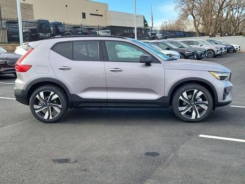 2026 Volvo XC40 B5 Ultra