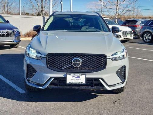 2026 Volvo XC60 B5 Plus