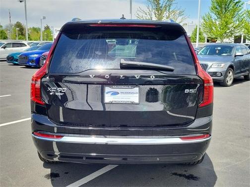 2025 Volvo XC90 B5 Plus 6-Seater