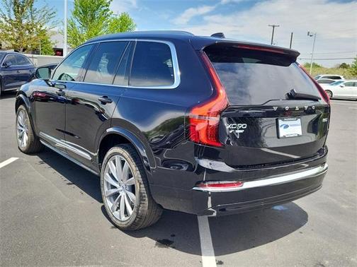 2025 Volvo XC90 B5 Plus 6-Seater