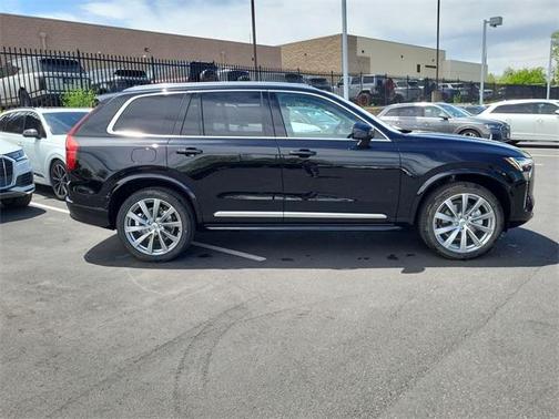 2025 Volvo XC90 B5 Plus 6-Seater