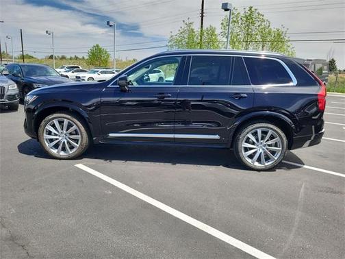 2025 Volvo XC90 B5 Plus 6-Seater