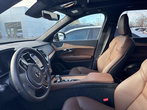 2025 Volvo XC90 B5 Plus