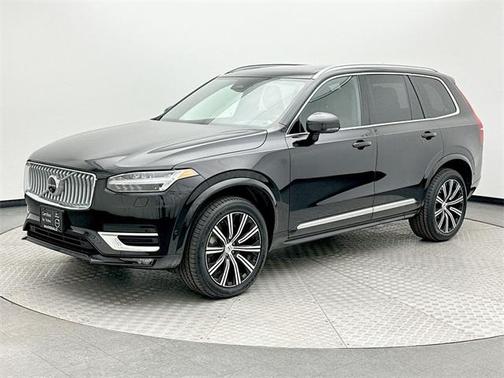 2025 Volvo XC90 B5 Plus