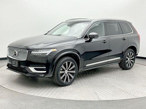 2025 Volvo XC90 B5 Plus