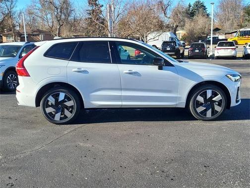 2025 Volvo XC60 Plug-In Hybrid T8 Plus