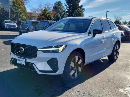 2025 Volvo XC60 Plug-In Hybrid T8 Plus