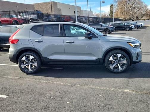 2026 Volvo XC40 B5 Plus