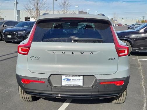 2026 Volvo XC40 B5 Plus