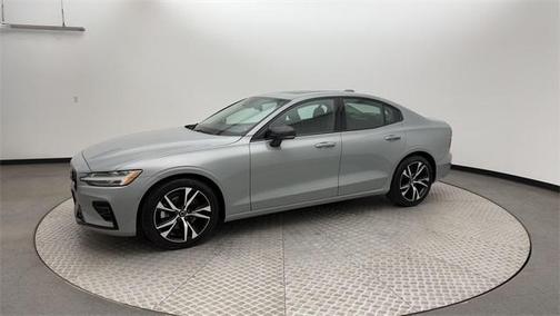 2024 Volvo S60 B5 Plus Dark Theme
