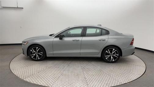 2024 Volvo S60 B5 Plus Dark Theme