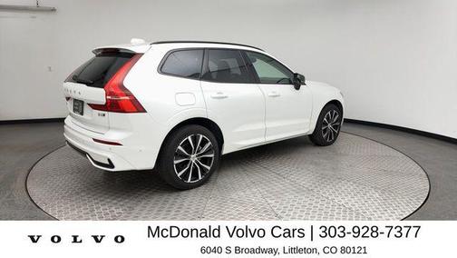 Crystal White Metallic 2025 Volvo XC60 B5 Plus