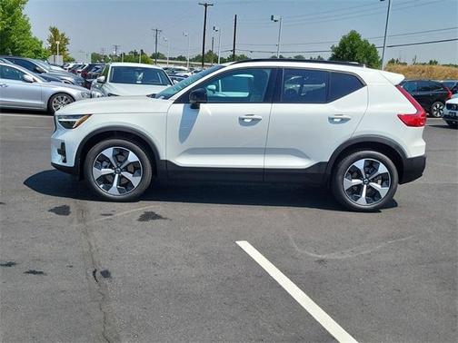 2026 Volvo XC40 B5 Plus