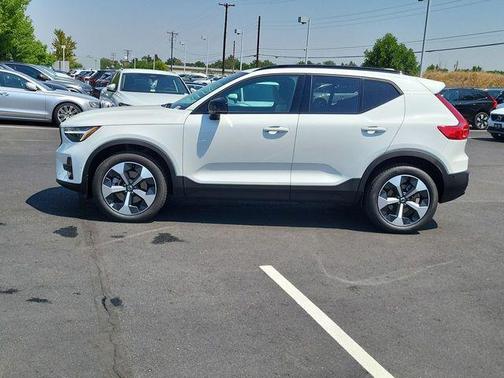 2026 Volvo XC40 B5 Plus