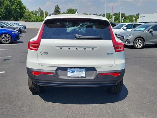 2026 Volvo XC40 B5 Plus