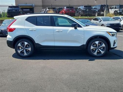 2026 Volvo XC40 B5 Plus