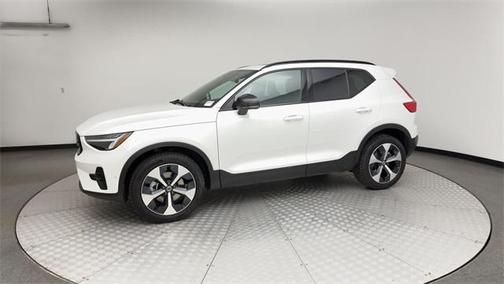 2025 Volvo XC40 B5 Plus Dark Theme