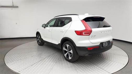 2025 Volvo XC40 B5 Plus Dark Theme