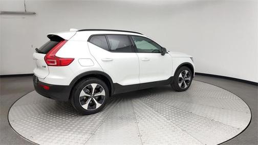 2025 Volvo XC40 B5 Plus Dark Theme