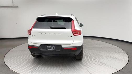 2025 Volvo XC40 B5 Plus Dark Theme