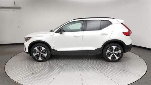 2025 Volvo XC40 B5 Plus Dark Theme