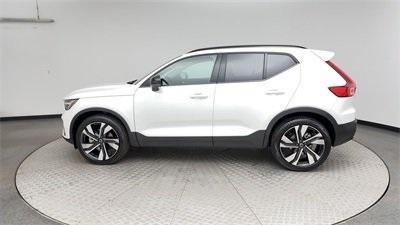 2025 Volvo XC40 B5 Plus Dark Theme