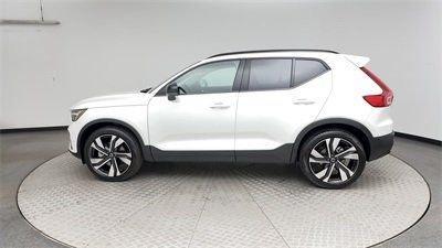 2025 Volvo XC40 B5 Plus Dark Theme