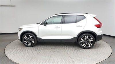 2025 Volvo XC40 B5 Plus Dark Theme