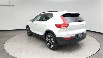 2025 Volvo XC40 B5 Plus Dark Theme