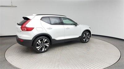 2025 Volvo XC40 B5 Plus Dark Theme