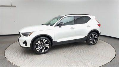 2025 Volvo XC40 B5 Plus Dark Theme