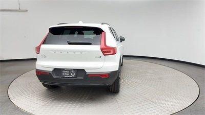 2025 Volvo XC40 B5 Plus Dark Theme