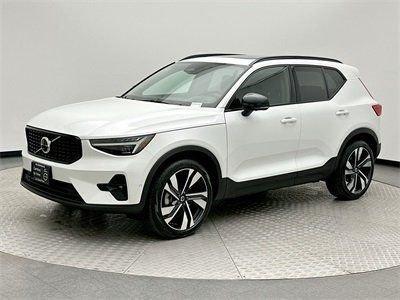 2025 Volvo XC40 B5 Plus Dark Theme