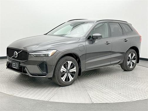 2024 Volvo XC60 Recharge Plug-In Hybrid T8 Plus Dark Theme