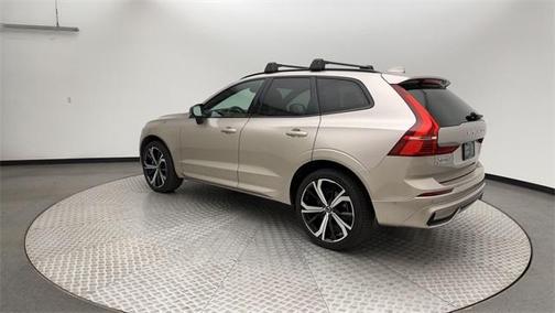 2023 Volvo XC60 B5 Ultimate Dark Theme