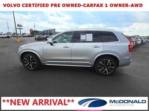 2022 Volvo XC90 T6 Momentum 7 Passenger