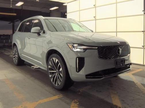 2025 Volvo XC90 B6 Plus 7-Seater