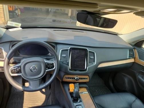 2023 Volvo XC90 B6 Core