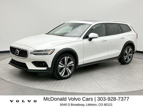 Crystal White Pearl 2025 Volvo V60 Cross Country B5 Plus