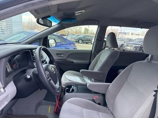 2015 Toyota Sienna LE