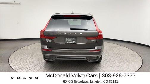 Platinum Gray Metallic 2025 Volvo XC60 B5 Plus