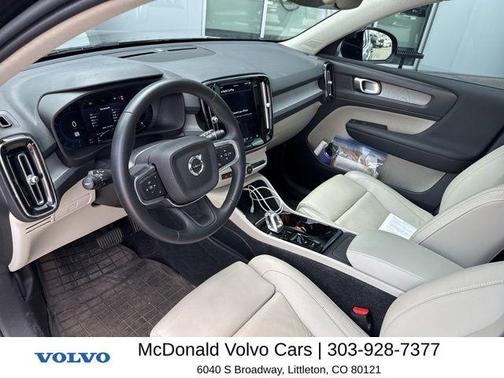 Onyx Black Metallic 2023 Volvo XC40 B5 Plus Dark Theme