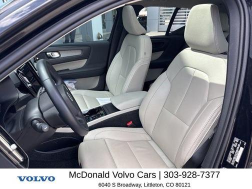 Onyx Black Metallic 2023 Volvo XC40 B5 Plus Dark Theme