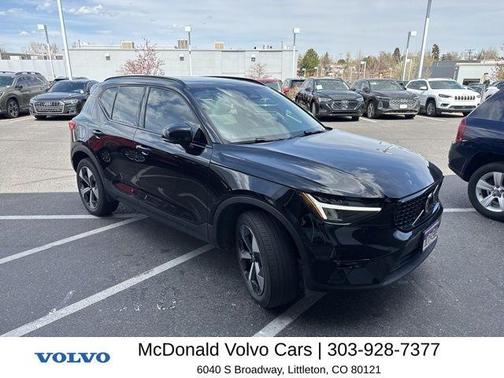 Onyx Black Metallic 2023 Volvo XC40 B5 Plus Dark Theme