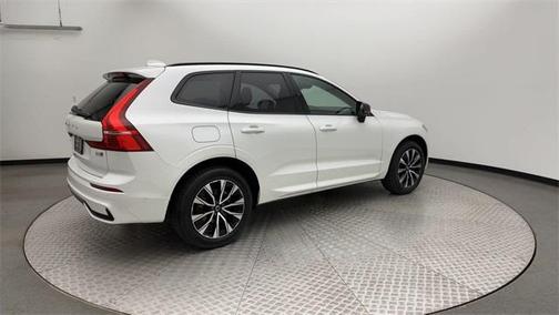 2025 Volvo XC60 B5 Plus