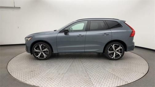 2023 Volvo XC60 B6 Ultimate Dark Theme