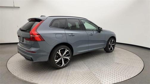2023 Volvo XC60 B6 Ultimate Dark Theme