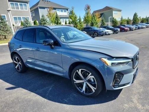 2023 Volvo XC60 B6 Ultimate Dark Theme