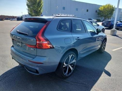 2023 Volvo XC60 B6 Ultimate Dark Theme