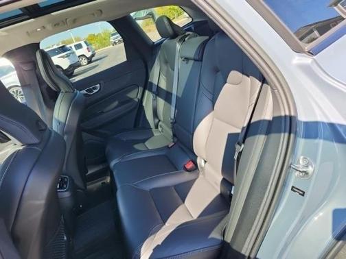 2023 Volvo XC60 B6 Ultimate Dark Theme